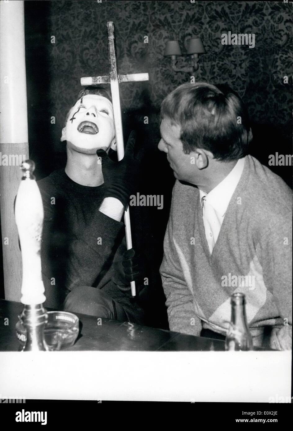 1. Januar 1965 - '' Hamlet'' - mit einem Unterschied: Eine Generalprobe fand heute Nachmittag um '' Adam's Arm'' - Fitzroy Square von Stockfoto