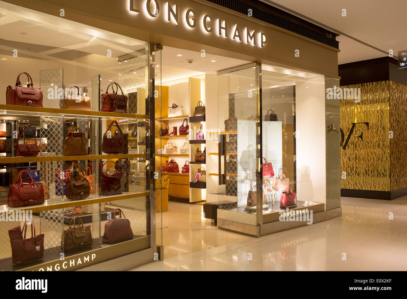 Longchamp Handtasche speichern im JK Iguatemi Boutique Mode-Einkaufszentrum in Sao Paulo Stockfoto
