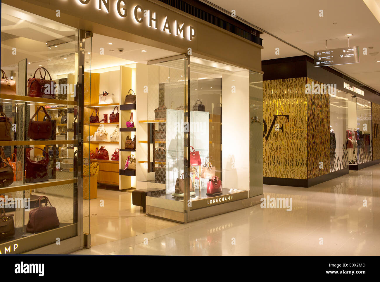 Longchamp Handtasche speichern im JK Iguatemi Boutique Mode-Einkaufszentrum in Sao Paulo Stockfoto