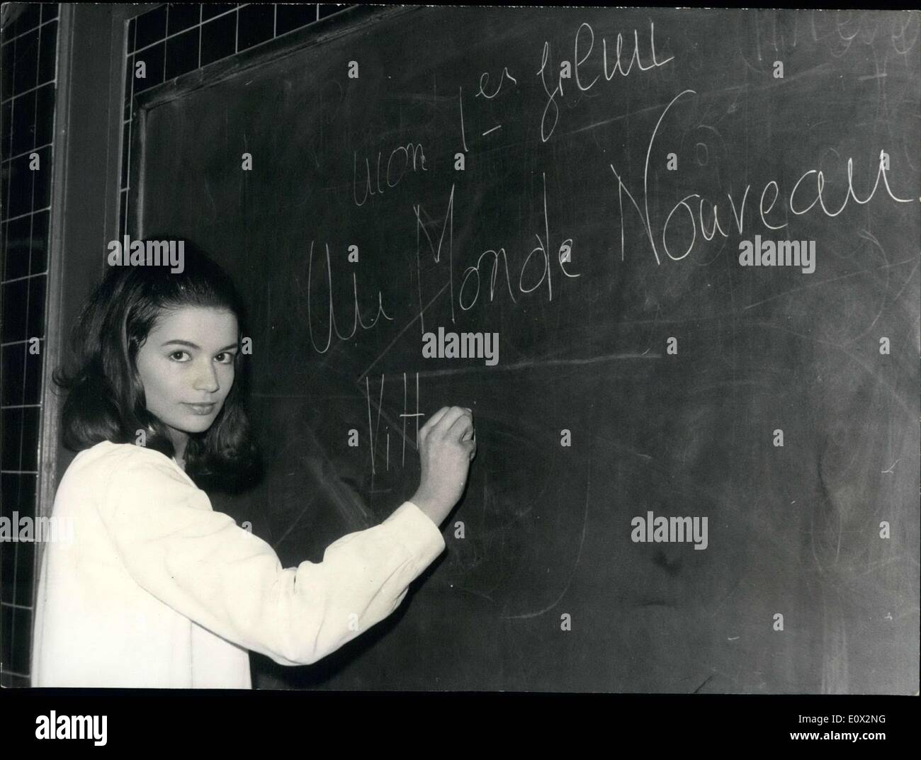 19. Februar 1965 - Christine Delaroche während Dreharbeiten zu '' Un Monde Nouveau " Stockfoto