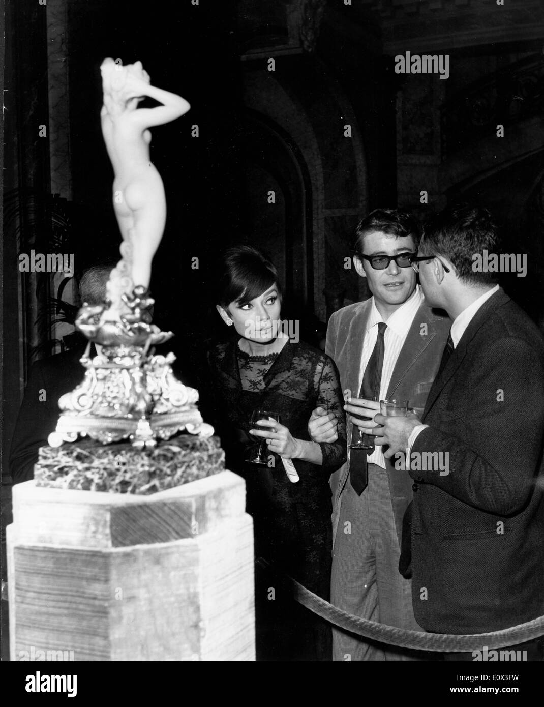 Peter O'Toole und Audrey Hepburn in Boulogne Studio für eine cocktail-party Stockfoto