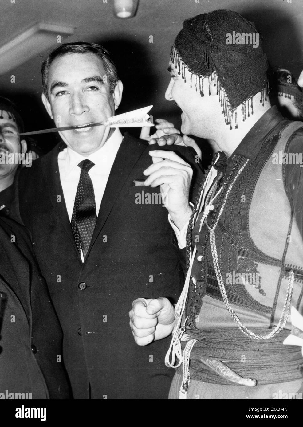 Schauspieler Anthony Quinn bei der Premiere von "Zorbas der Grieche" Stockfoto