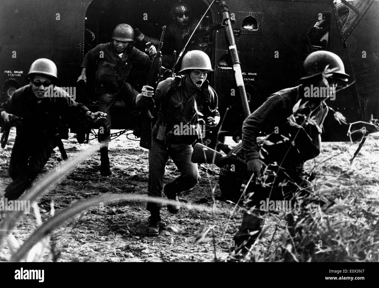 Soldaten während der Schlacht von Hubschrauber laufen Stockfoto