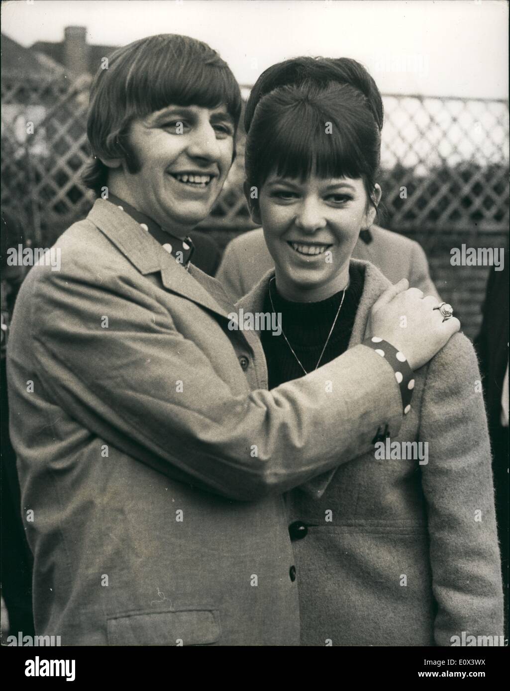 Treffen Sie 2. Februar 1965 - Ringo und seiner Braut - die Presse... '' Set'' Versteck - Brighton: Ringo Starr von den Beatles- und seine b Stockfoto