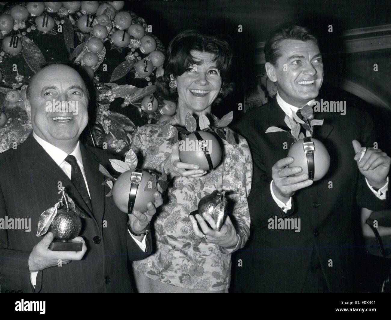 24. März 1965 - Orange Gewinner: Marcel Carne, Sophie Desmaret und Jean Marais APRESS. Stockfoto
