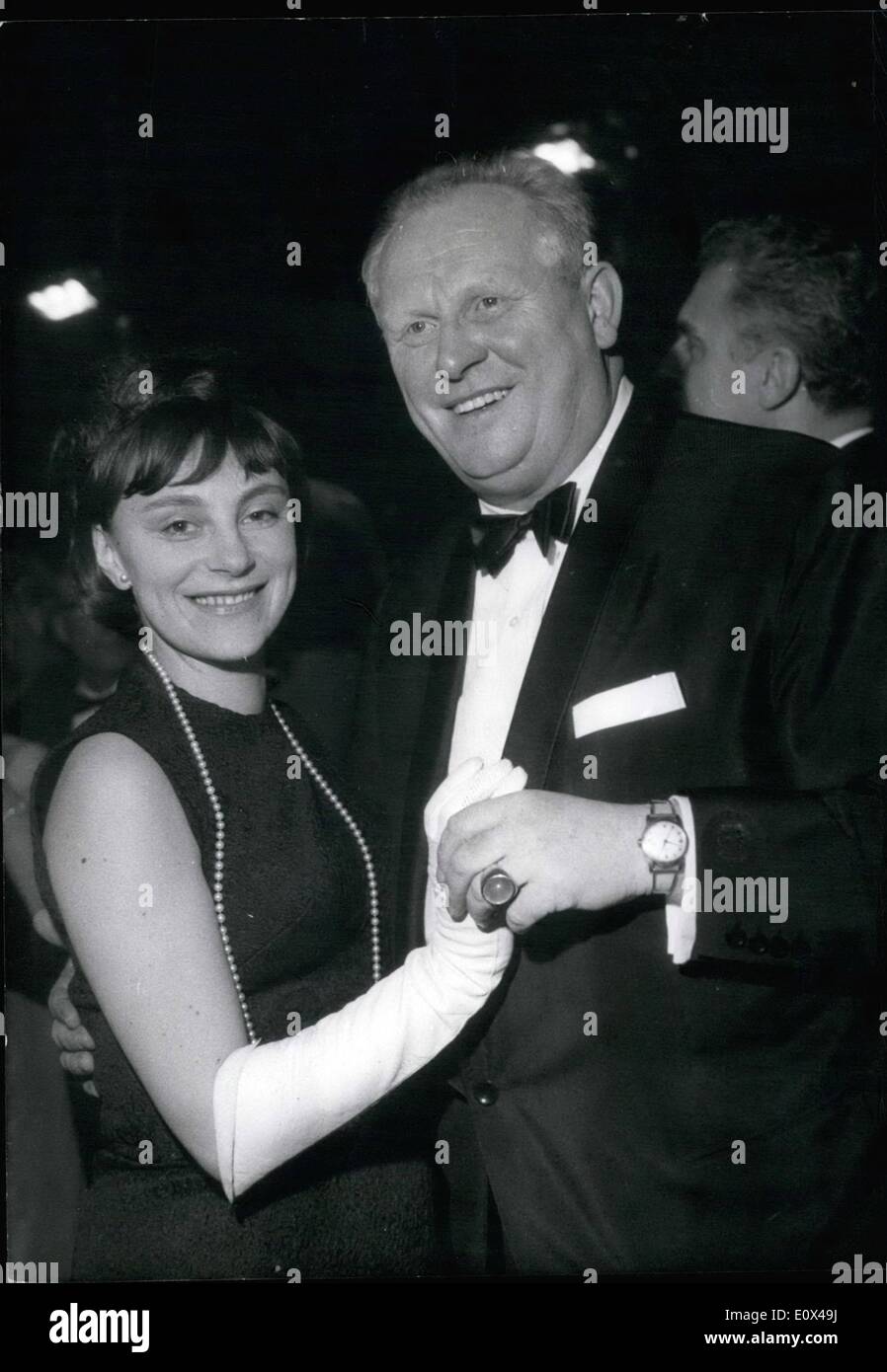 2. Februar 1965 - '' Bal Pare'' In München: Am 12. Februar 65 im deutschen Theater München dort nahm Platz '' Bal pare'', Stockfoto