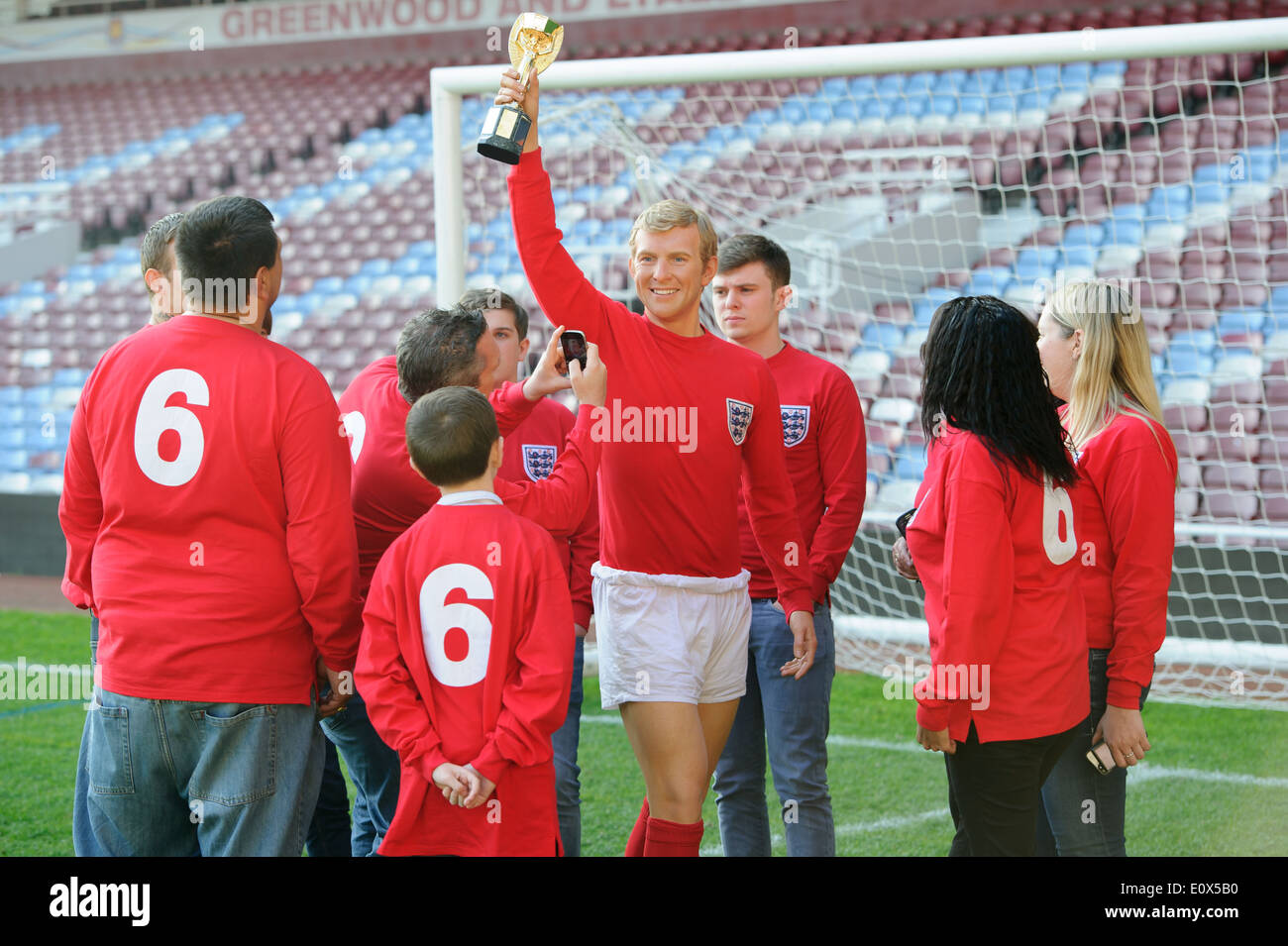 Die Wachsfigur von Bobby Moore wird vorgestellt bei West Ham United Football-Stadion Stockfoto