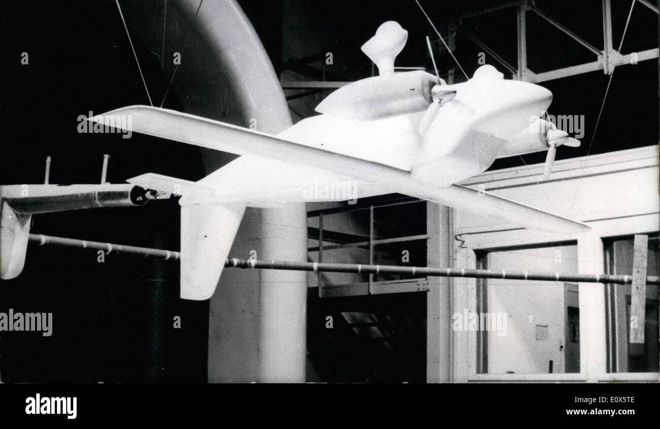 6. Juni 1965 - im Windkanal mit dem Kopf nach unten.: aber bereits im nächsten Jahr '' normal '' auf der Piste ist er '' Skyservant'', entwickelt von der Firma Dornier in München-Neuaubing Skyservant bewundern '' ist ein Mehrzweckflugzeug, speziell eingerichtet für Transporte und bestimmt - vor allem - für Export in weniger entwickelten Ländern. Ein Modell 1: der Twin-Egined Flugzeuge, erscheint auf der Aero-Salon, der dieses Jahr in Paris und zeigt die verschiedenen Möglichkeiten der Bedienung des '' Skyservent'' Stockfoto