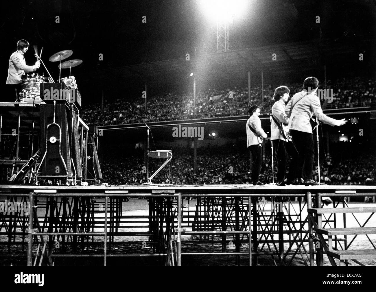 Die Beatles durchführen im Shea Stadium Stockfoto