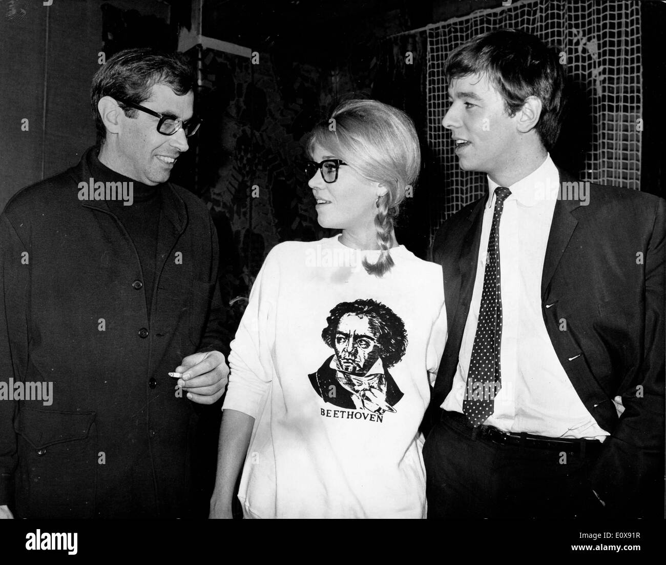 Jane Fonda am Set von La Curee mit Roger Vadim und Peter McEnery Stockfoto