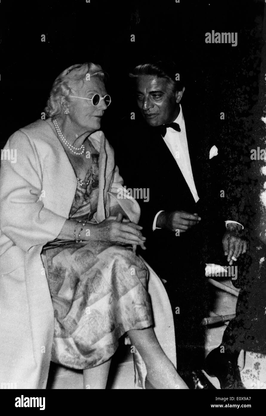 Aristotle Onassis und Clementine Churchill bei einer Veranstaltung Stockfoto