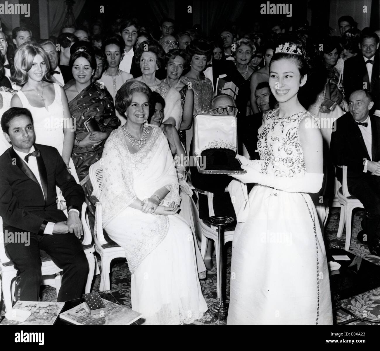 Begum Aga Khan besucht einen Debütantin Ball in Cannes Stockfoto
