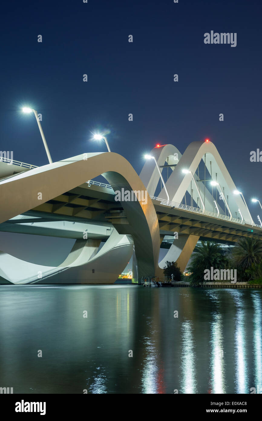 Modern-Sheikh-Zayed-Brücke entworfen von Zaha Hadid in Abu Dhabi Vereinigte Arabische Emirate Stockfoto