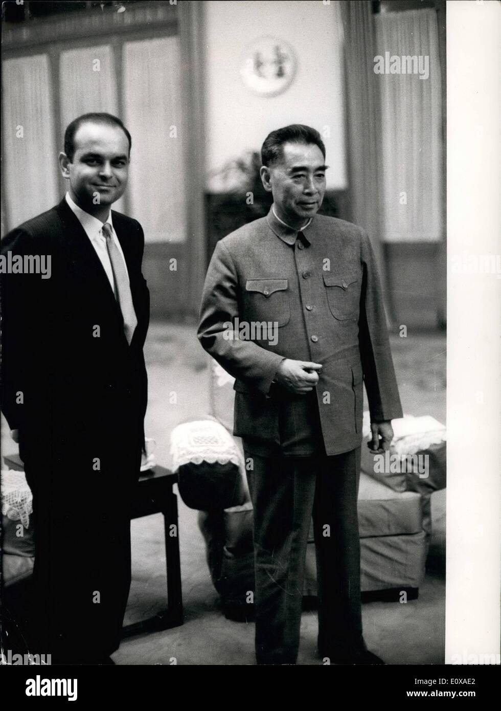 1. Januar 1966 - 2,3,4,5,6,7,8 wie zu Hause fühlen: chinesische Premierminister Mr.Chou En-Lai, wenn in Peking, gibt seine Pres-Interview Stockfoto