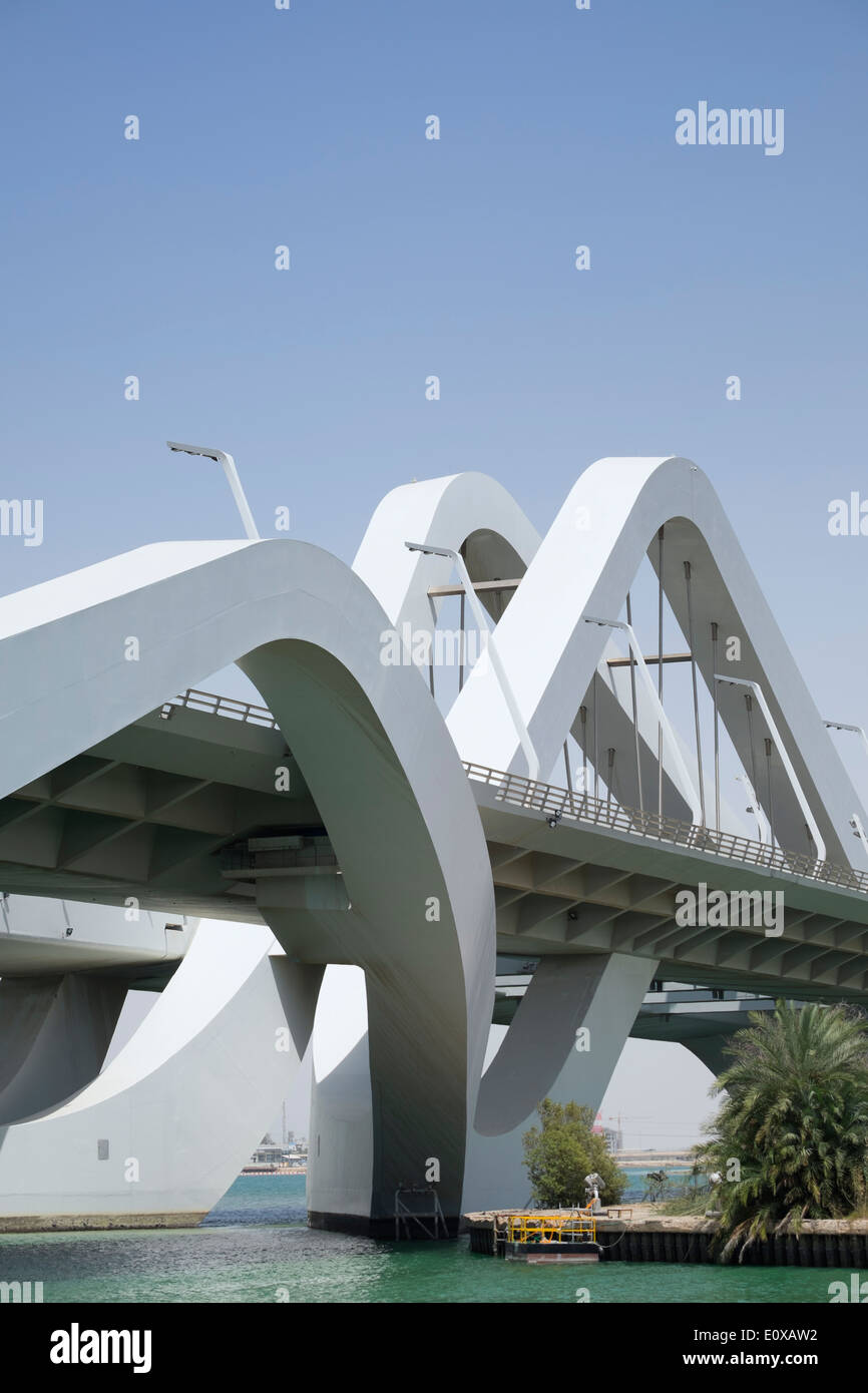 Modern-Sheikh-Zayed-Brücke entworfen von Zaha Hadid in Abu Dhabi Vereinigte Arabische Emirate Stockfoto