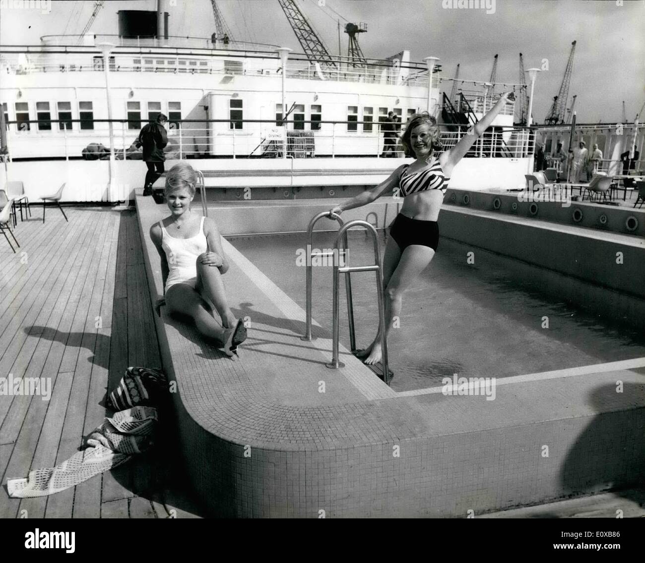 3. März 1966 - Queen Elizabeth Morgen segeln nach Refit: 83.000 Tonnen Liner, Queen Elizabeth ist lassen sich Southampton Stockfoto