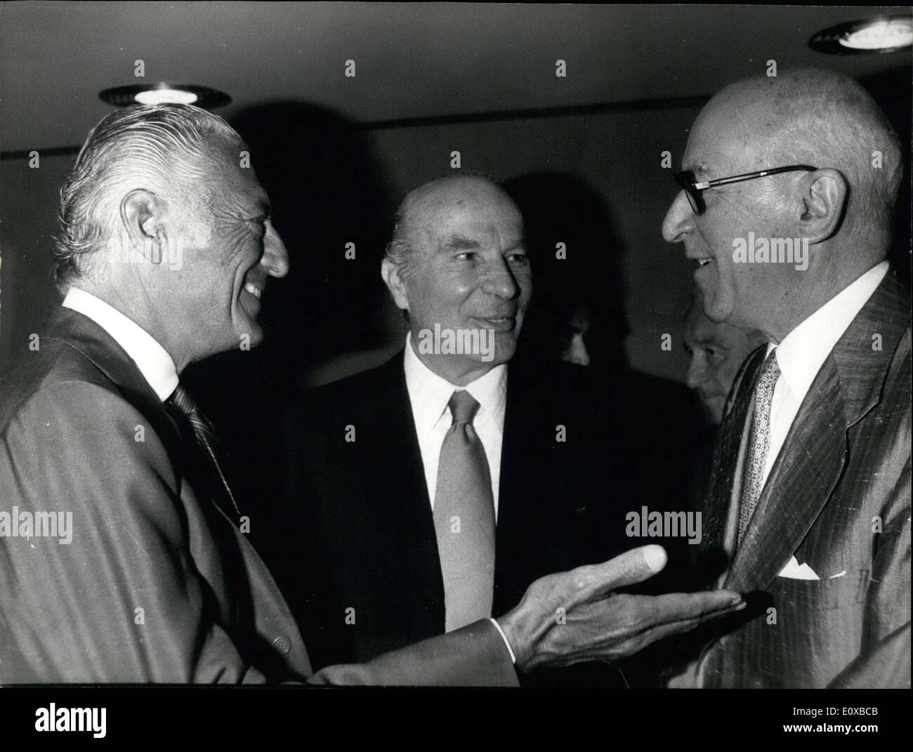 23. Januar 1966 - italienische Beamte: Gianni Agnelli, Guido Carli und Paolo Baffi Stockfoto