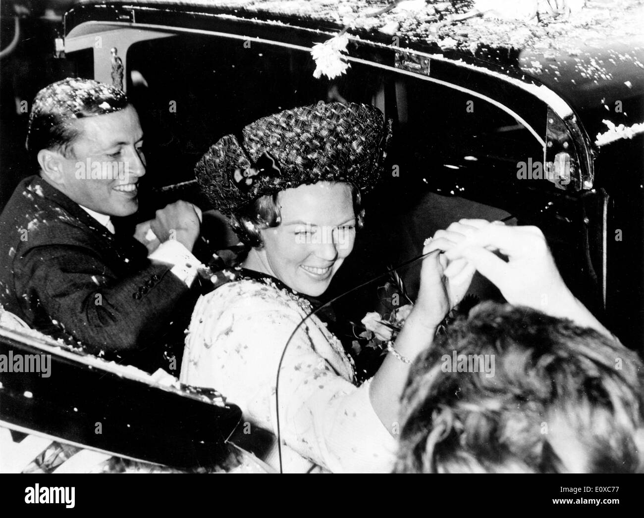Prinzessin Beatrix und Claus von Amsberg sind nach Holland willkommen. Stockfoto