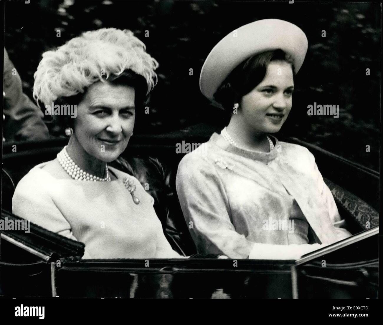 6. Juni 1966 - der erste Tag des Royal Ascot Meetings Royals fahren auf den Kurs. Foto zeigt: Prinzessin Marina im Bild mit Stockfoto