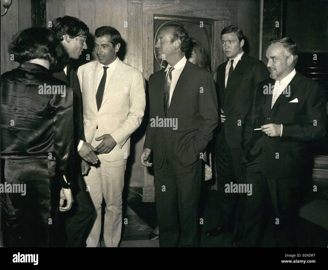 21. Juni 1966 - Roger Vadim, David Niven und Prinz Rainier sehen '' La Curee' Stockfoto