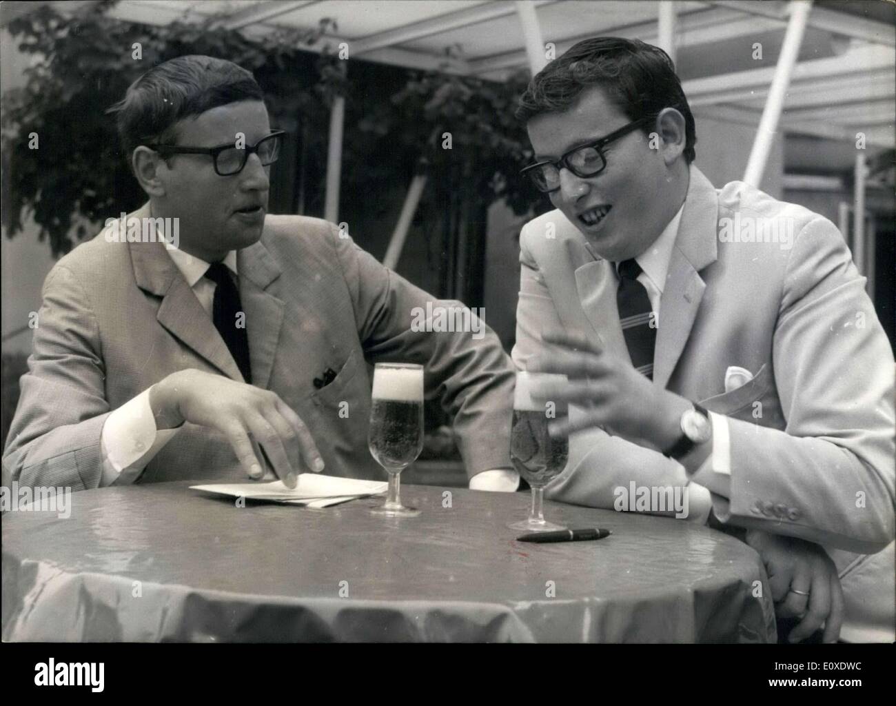 25. Juni 1966 sind abgebildet Brüder Peter Schamoni, Direktor des