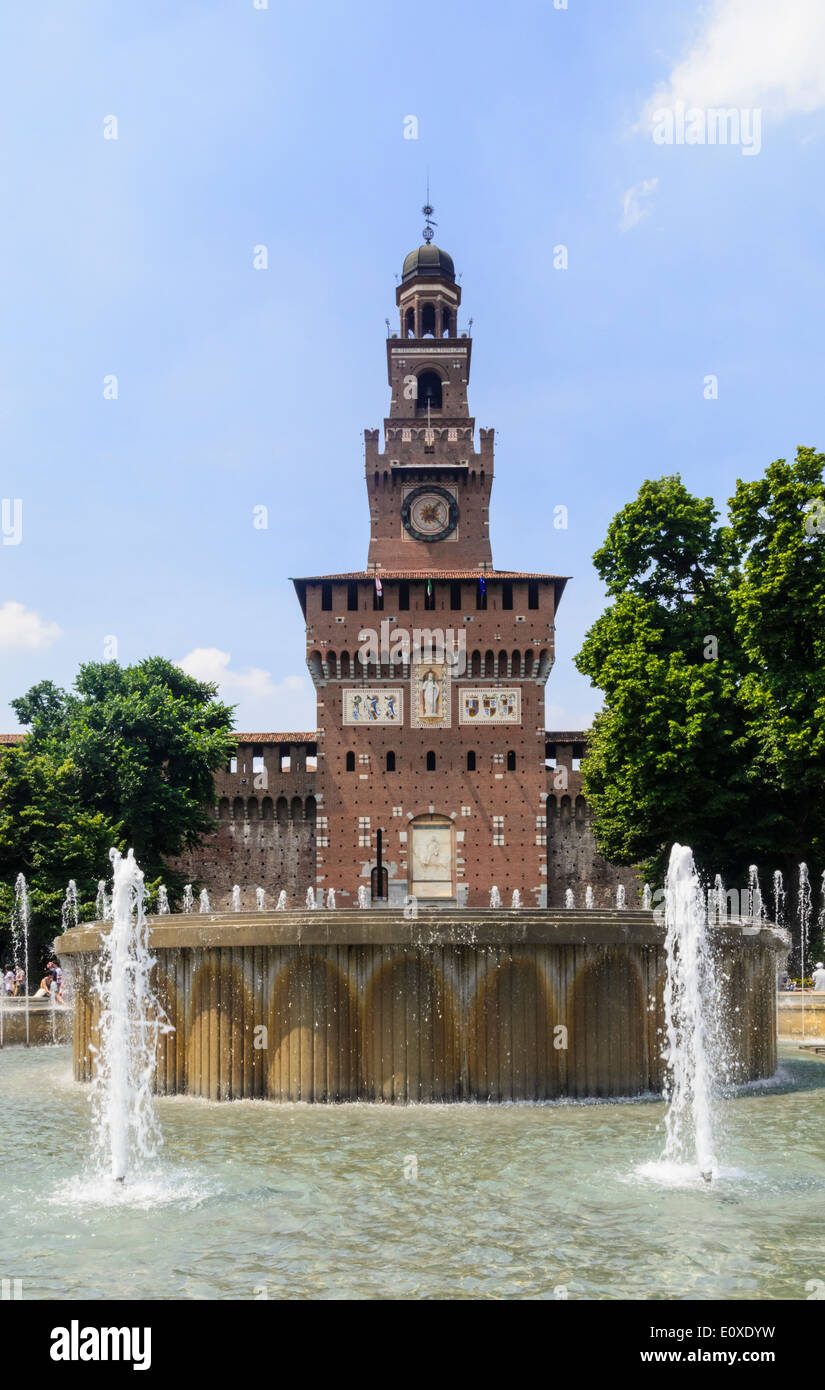 Brunnen vor Castello Sforzesco, Piazza Castello, Mailand, Italien Stockfoto