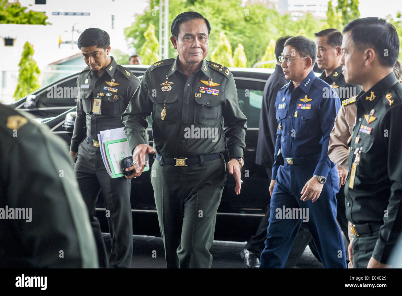 Bangkok, Thailand, 20. Mai 2014. Bangkok, Thailand. 20. Mai 2014. General PRAYUTH CHAN-OCHA, Oberbefehlshaber der Royal Thai Army, kommt an der Armee-Club nach der Verhängung des Kriegsrechts. Gen Prayuth genannt Mitglieder der thailändischen Gesellschaft in den Armee-Club zu erklären ihnen über kriegerisches Gesetz. Die thailändische Armee das Kriegsrecht in ganz Thailand in Reaktion auf die wachsende politische Spannungen zwischen Proteste gegen die Regierung unter der Leitung von Suthep Thaugsuban und Pro-Regierungs-Proteste unter der Leitung von Rothemden '''', die gestürzten Premierministerin Yingluck Shinawatra unterstützen. © ZUMA Press, Inc. © Jack Kurtz/ZUMAPRES Stockfoto