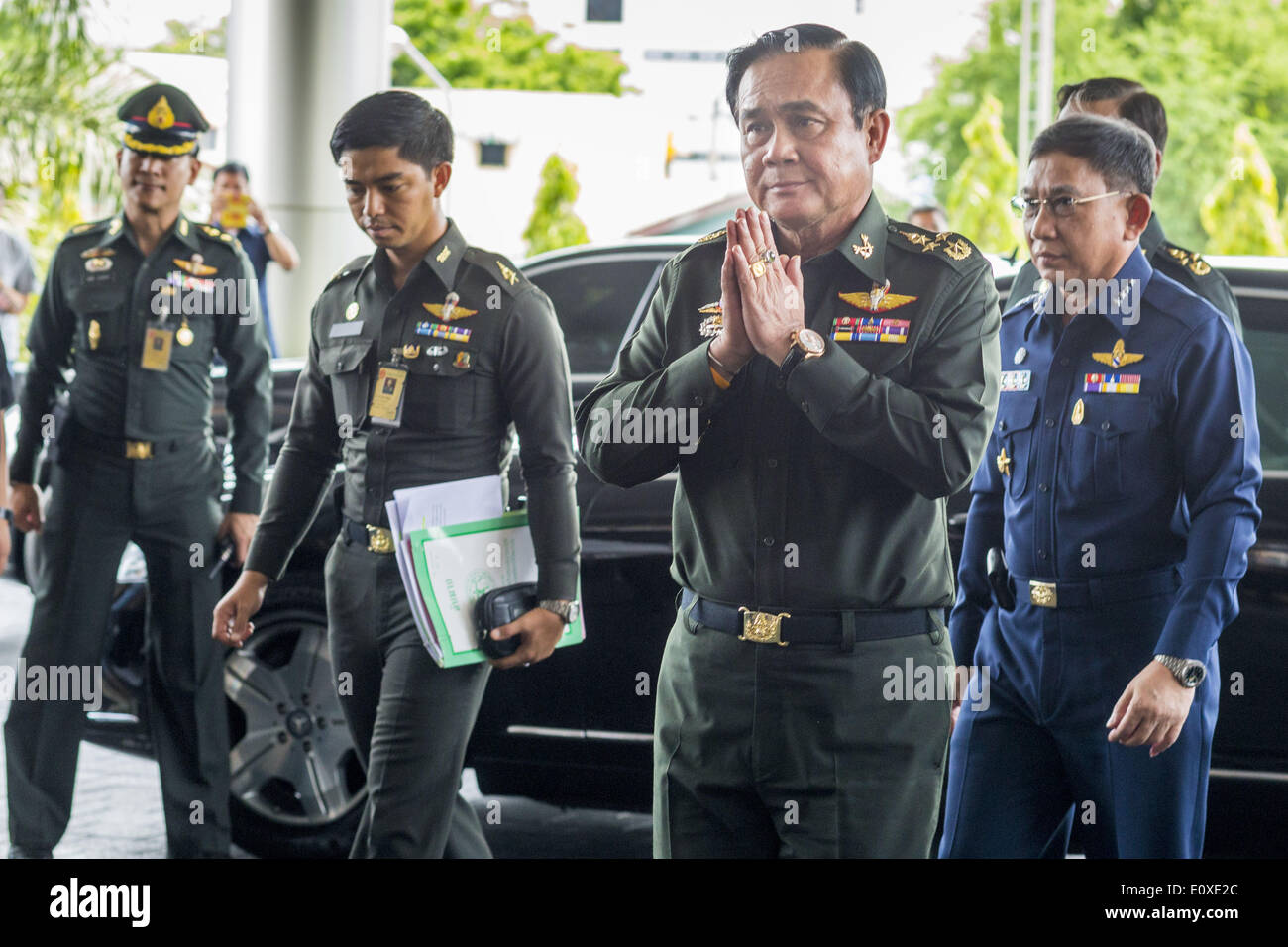 Bangkok, Thailand, 20. Mai 2014. Bangkok, Thailand. 20. Mai 2014. General PRAYUTH CHAN-OCHA, Oberbefehlshaber der Royal Thai Army, kommt an der Armee-Club nach der Verhängung des Kriegsrechts. Gen Prayuth genannt Mitglieder der thailändischen Gesellschaft in den Armee-Club zu erklären ihnen über kriegerisches Gesetz. Die thailändische Armee das Kriegsrecht in ganz Thailand in Reaktion auf die wachsende politische Spannungen zwischen Proteste gegen die Regierung unter der Leitung von Suthep Thaugsuban und Pro-Regierungs-Proteste unter der Leitung von Rothemden '''', die gestürzten Premierministerin Yingluck Shinawatra unterstützen. © ZUMA Press, Inc. © Jack Kurtz/ZUMAPRES Stockfoto