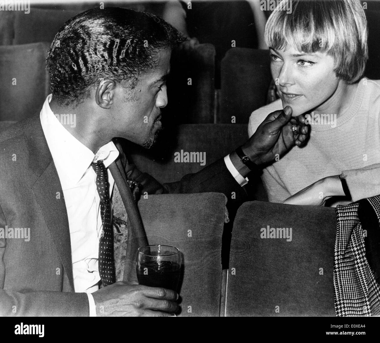 Sammy Davis Jr. mit Frau kann Britt vor Auftritt auf der Royal Variety Show Stockfoto