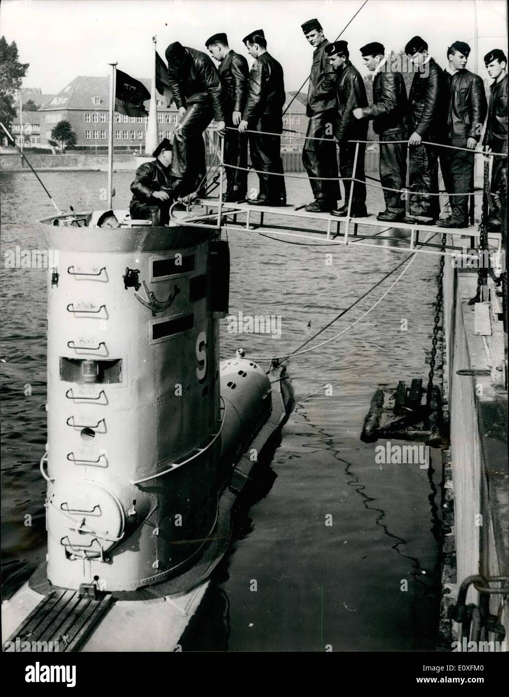 Sept. 09, 1966 - u-Boot sinkt in der Nordsee A deutsche u-Boot wurde heute berichtet, in der Nordsee gestern Abend versenkt haben. Der Bericht kam von einem britischen Trawler die sagte, dass er ein Überlebender abgeholt hatte. Der Trawler, St. Martin, von Lowestoft berichtete auch vier weitere Männer im Wasser. Der Trawler identifiziert das u-Boot von der NATO Wimpel Anzahl S170. Dies ist die Nummer des Hamburg gebaut westdeutschen u-Hai (Shark). Der Hai trug eine Besatzung von 15. Sie wurde 1945 erbaut und versenkt in der Ostsee am Ende des zweiten Weltkrieges Stockfoto