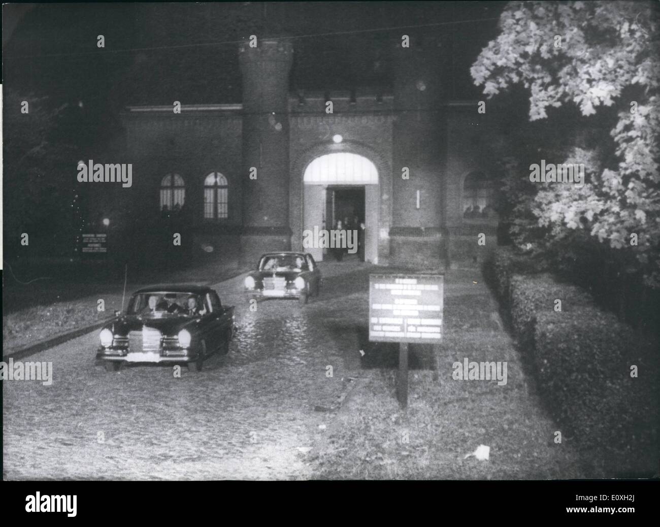 10. Oktober 1966 - Speer und Schirach leaved das Gefängnis: nach 20 Jahren in der Spandan Gefängnis Albert Speer und Baldur Von Schirach Stockfoto