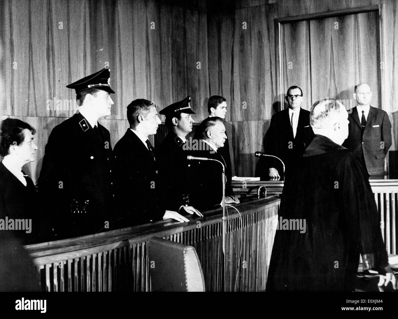 Harster, Zoepf und Gertrud Slottke hören ihre Strafe für ihre Verbrechen des zweiten Weltkriegs Stockfoto