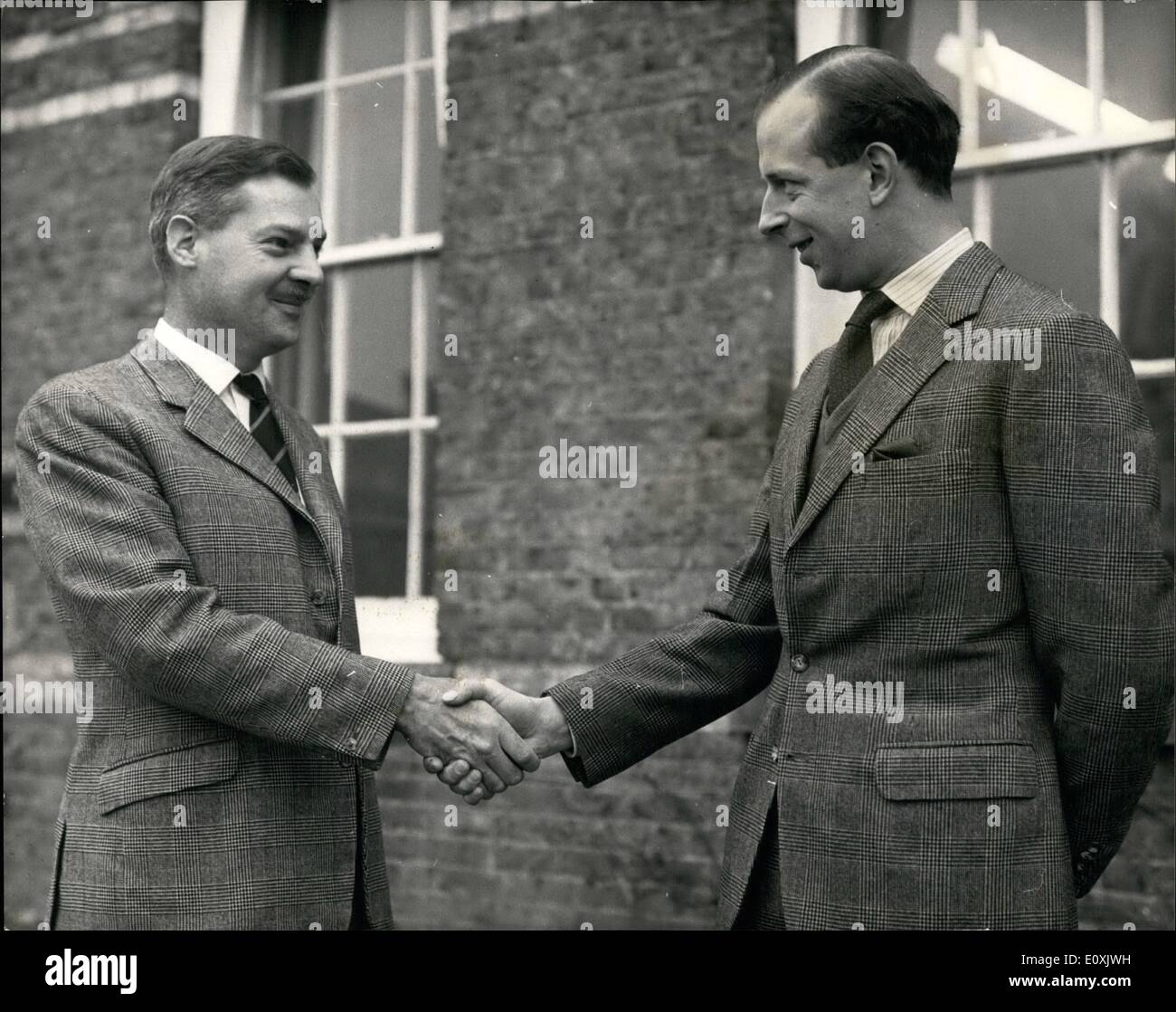 2. Februar 1967 - Herzog von Kent dauert bis Termin als A Generalstabsoffizier, Klasse II.: Große H.R.H The Duke of Kent, Royal Scots Greys, berichtete heute Hauptsitz, östliche Befehl, Reiterkaserne, Hounslow Heath, zu seiner Ernennung als Generalstabsoffizier, Grade II. H.R.H hat vor kurzem die Fortbildungsakademie, Camberley, nachdem zuvor an einem dreimonatigen Kurs am Royal Military College of Science in Shrivenham absolviert. Foto zeigt H.RH Stockfoto