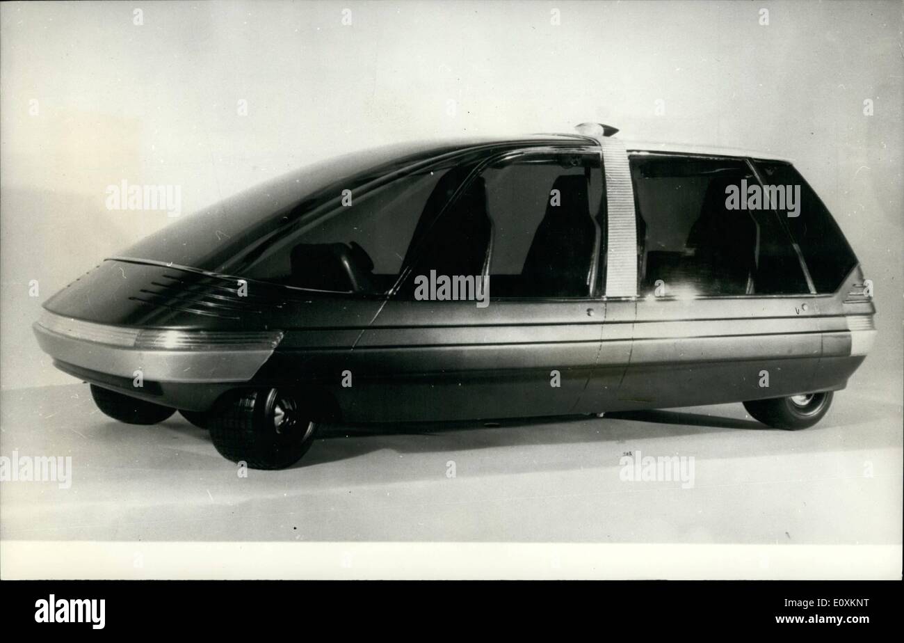 3. März 1967 - ist XL90 ein Triumph der Fantasie A neues Auto in Showrooms, die Triumph XL190 zu sehen. Aber niemand kann es kaufen auch nicht für die, 000, die es kosten würde. Herr Harry Webster, Standard Triumph Direktor Engineering sagte gestern: "Ir ist einfach ein Traumauto, eine Ausgeburt der Phantasie. Aber es kann die Art der Triumph fahren wir einen Tag ''. Das Modell ist Viersitzer, vier Tür mit fortgeschrittenen aerodynamische Styling. Die sechs Zylinder, zwei-Liter-Motor ist abgedichtet und wird nur einmal alle 10.000 Meilen untersucht. Höchstgeschwindigkeit 120 mph 0-60 mph in sechs Sekunden beschleunigt Stockfoto