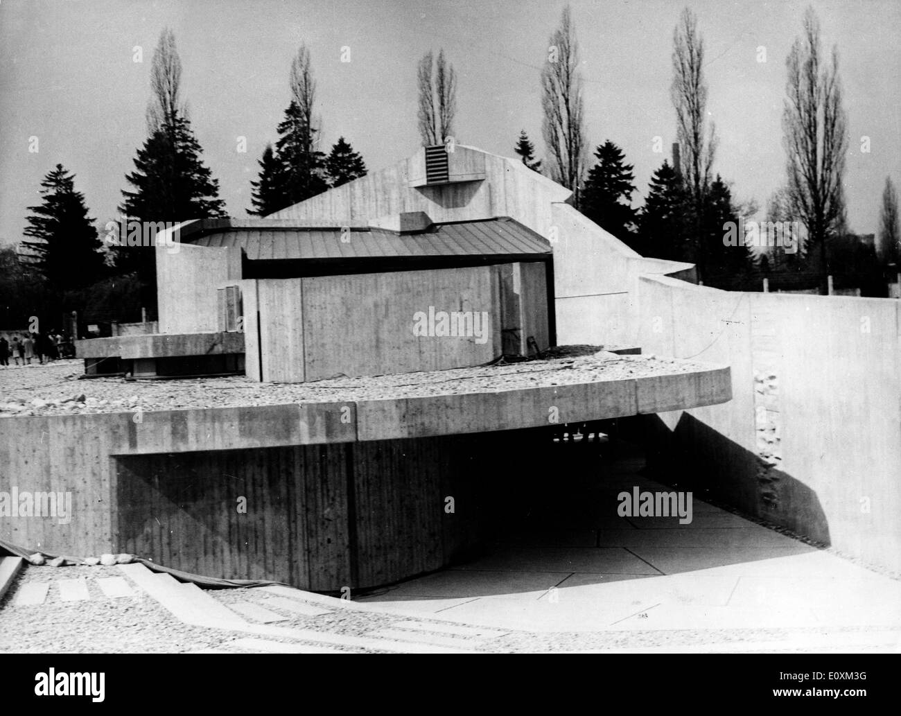 Eine Kirche wird in das KZ Dachau eröffnet. Stockfoto