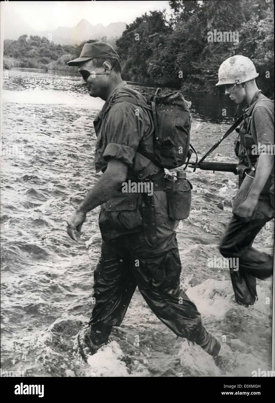 3. Juni 1967 - Israels Strong-Man allgemeine ernannt Minister für  Verteidigung: General Moshe Dayan, Israel ist hier des 1956 Suez Kampagne  hat Verteidigung ernannt. Diese israelische Bewegung soll das Land Moral zu