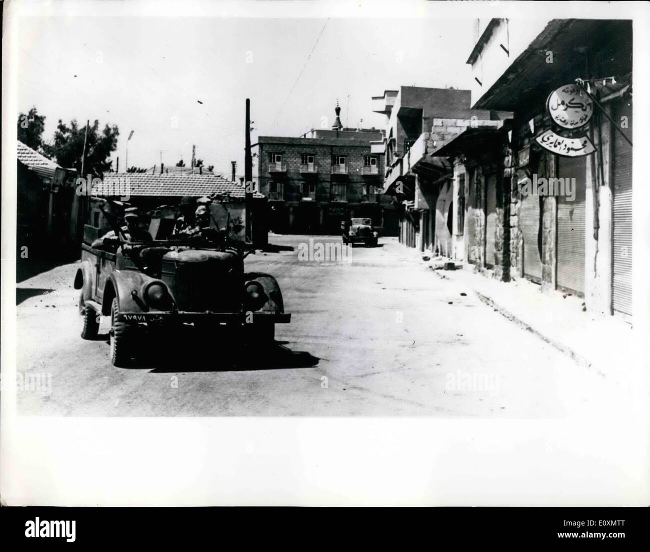 6. Juni 1967 - Szene aus dem Krieg im Nahen Osten. Israelische Truppen in Kuneitra. Foto zeigt: Dies ist das Einkaufszentrum am Kuneitra, einer kleinen Gemeinde auf der syrischen Hochebene, die von Israel einen Tag vor dem Feuer zu eingefangen hat. Stockfoto