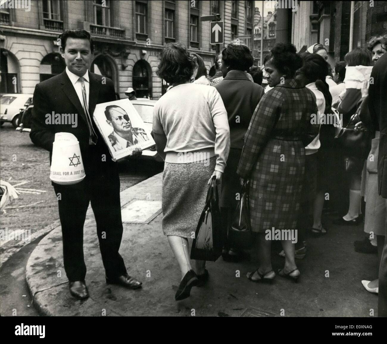 6. Juni 1967 - A Mode Verkauf Held In The Lyceum Ballroom zu helfen Israel wieder aufzubauen: Einige von Großbritanniens führenden Hersteller haben Stockfoto