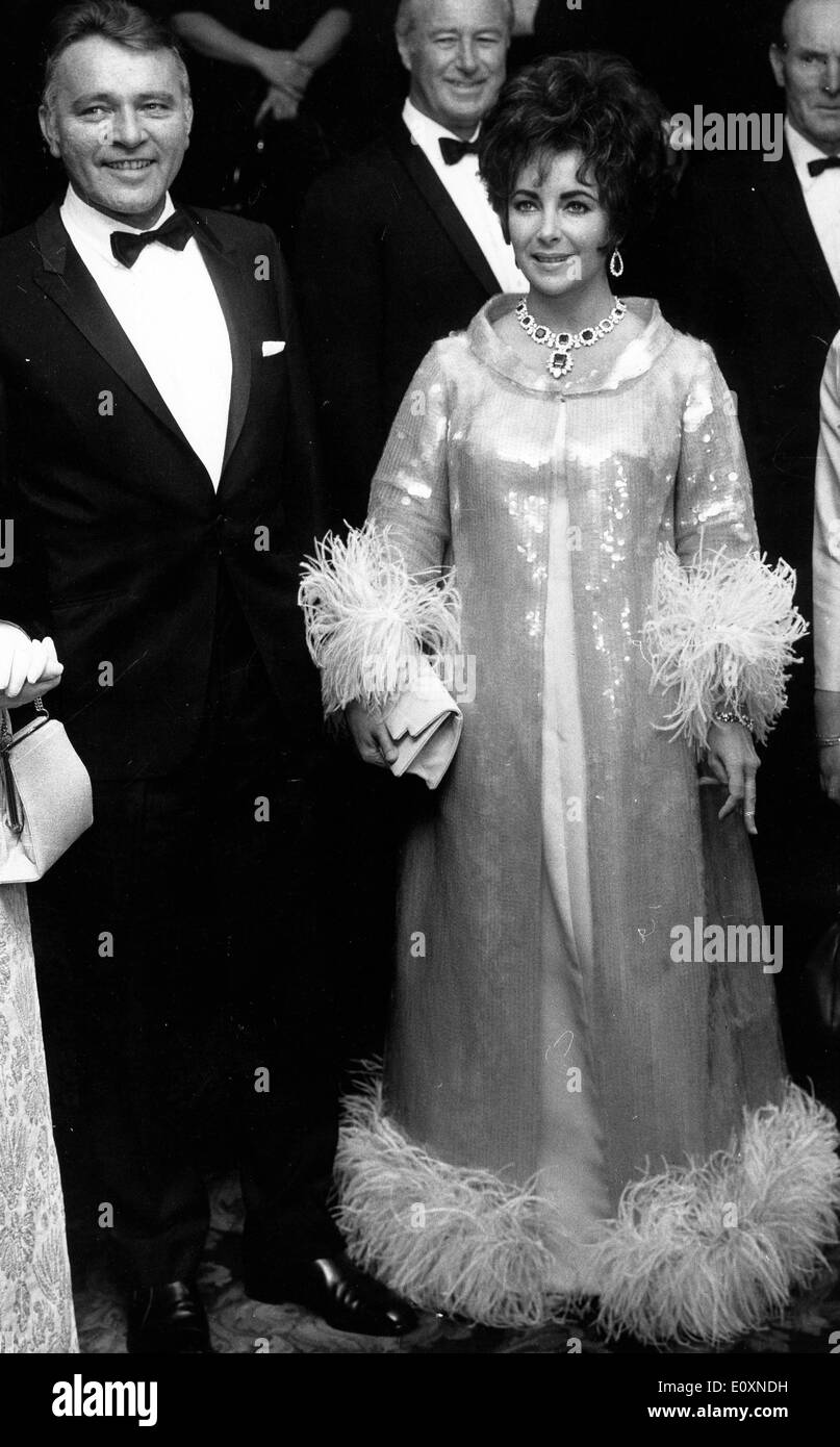 Elizabeth Taylor und Richard Burton in der Film-Preisverleihungen Mann Stockfoto
