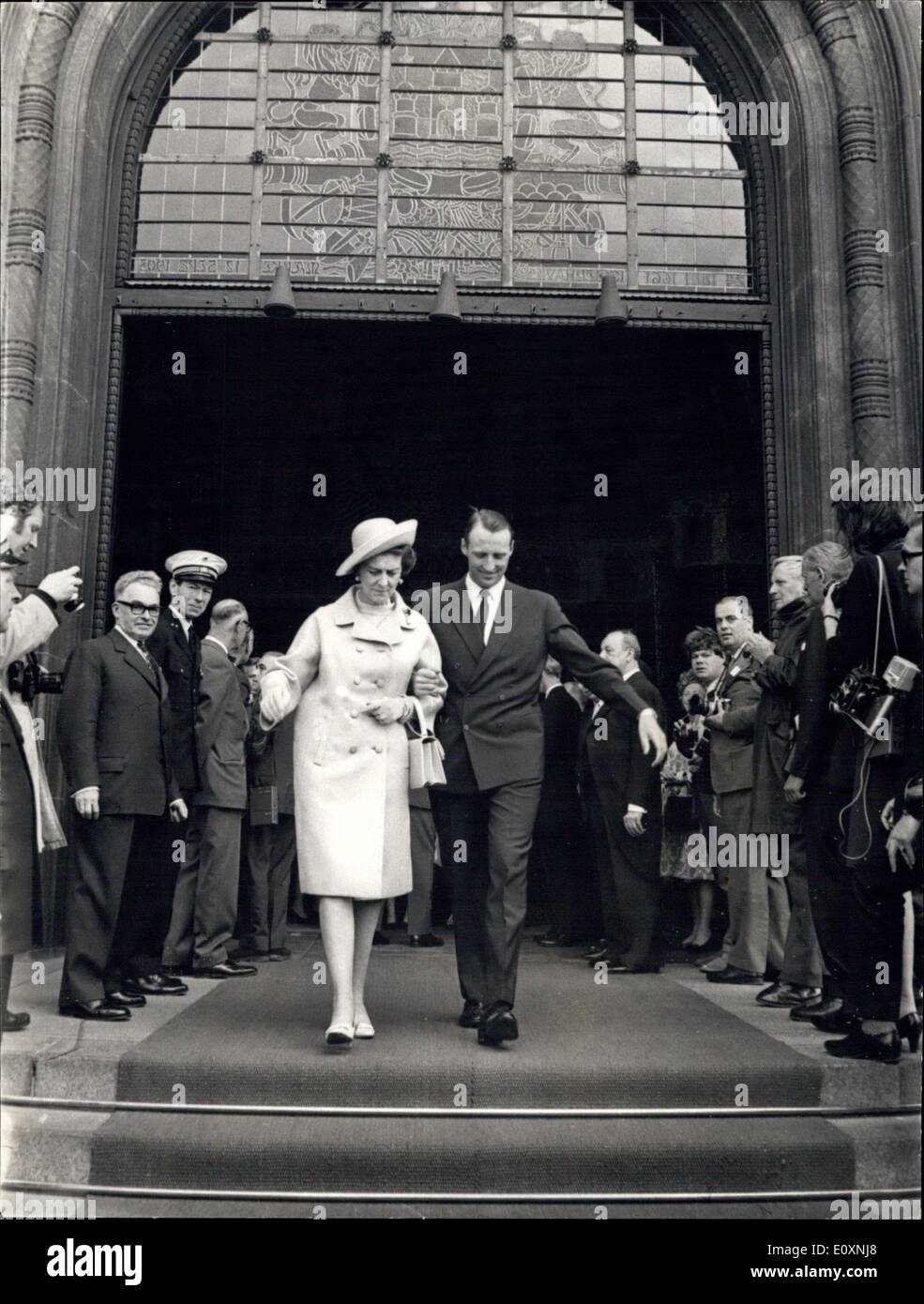 9. Juni 1967 - wurde die königliche Familie und ihre ausländischen Gäste für morgen Hochzeit heute im Rathaus empfangen. Dutchess Marian Kent lebt das Kopenhagener Rathaus zusammen mit Prinz Harald von Norwegen. Stockfoto