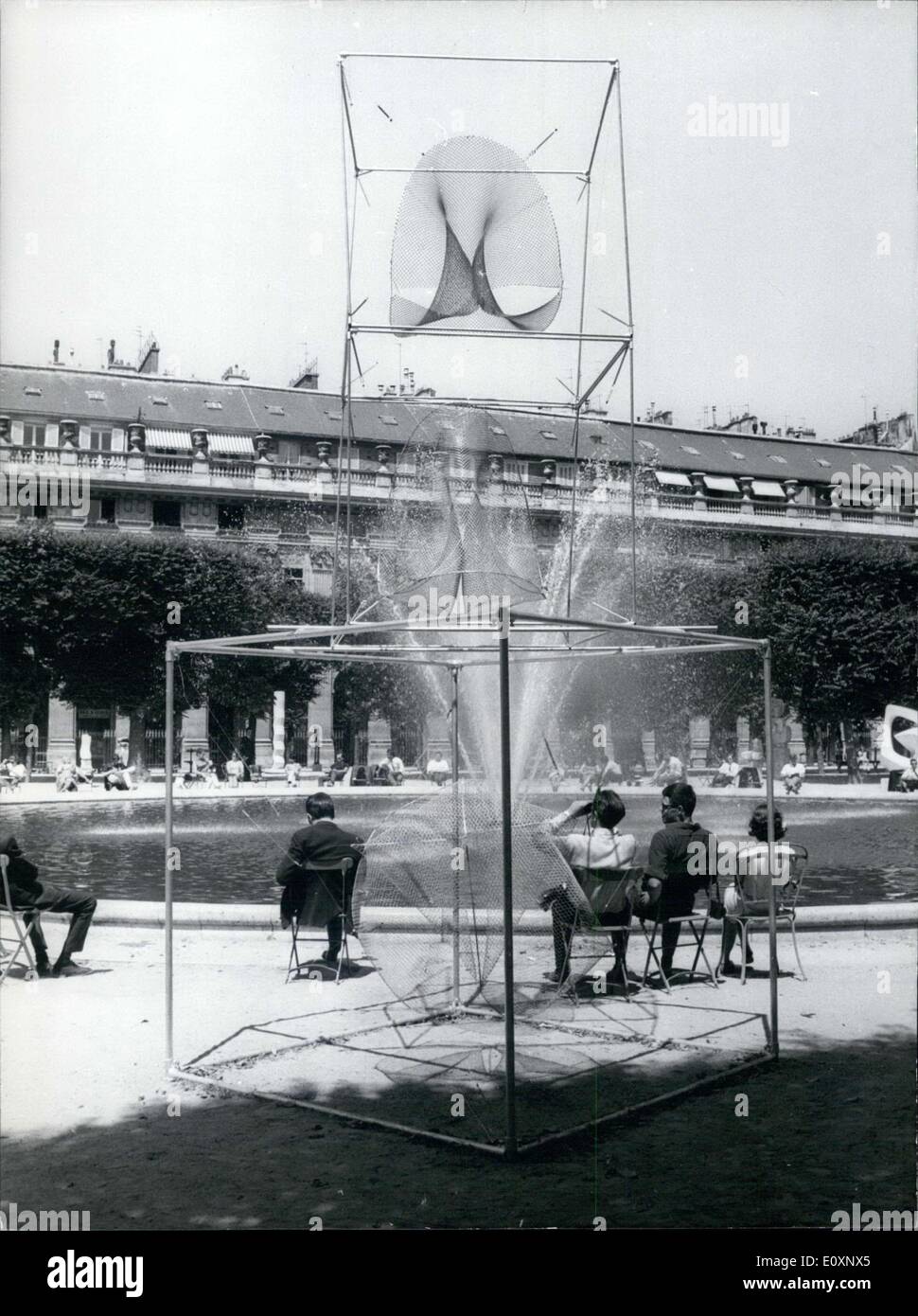 22. Juni 1967 - Gärten des königlichen Palastes & Peter Kowalski Skulpturen Stockfoto