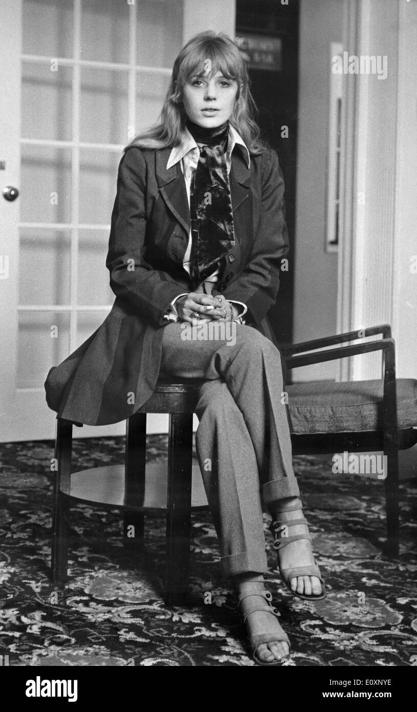 Sängerin Marianne Faithfull besucht Mick Jagger in seiner Zelle Stockfoto