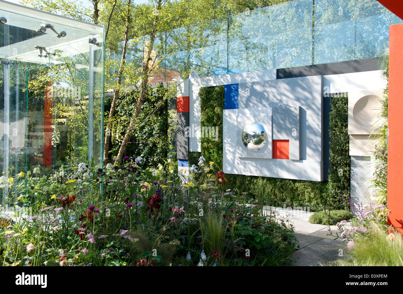 Goldmedaille "The Minds Eye" bei RHS Chelsea Flower Show Garten. Der Garten, entworfen von LDC-Design für RNIB (The Royal National Institute of Blind People) in Partnerschaft mit Landschaft kontrastierende sinnliche Erfahrungen verfügt. Stockfoto