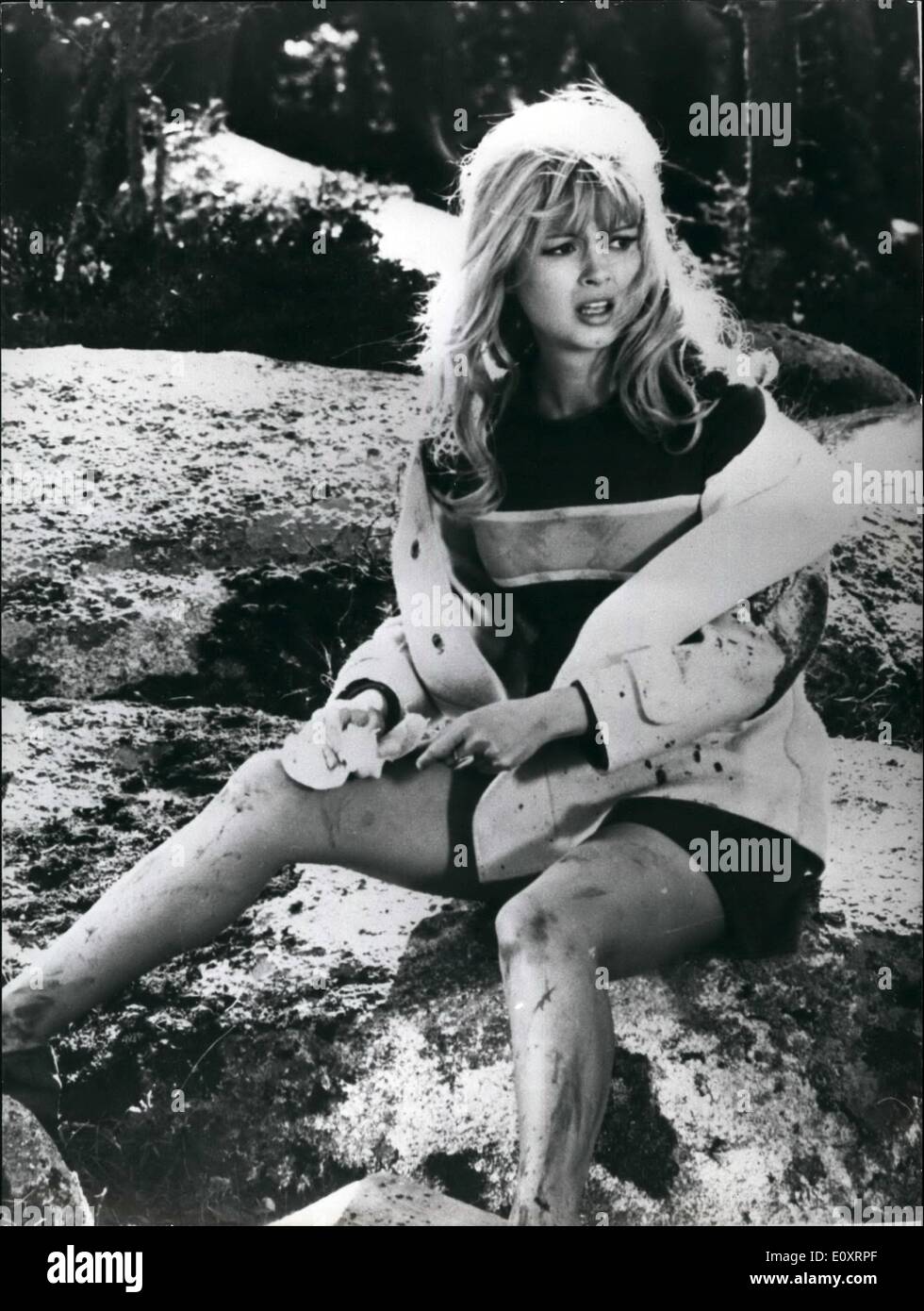 1. November 1967 - Rom, November 1967 = '' die Protagonisten"lautet der Titel des Films, die schönen Sterne Sylvia KOSCINA und Pamela TIFFIN in Sardinien spielen. Die Schauspielerinnen müssen eine unangreifbare Bandit sehen, einer von ihnen fiel Liebe mit den Banditen. OPS = schöne Sterne Pamela TIFFIN während des Films Stockfoto