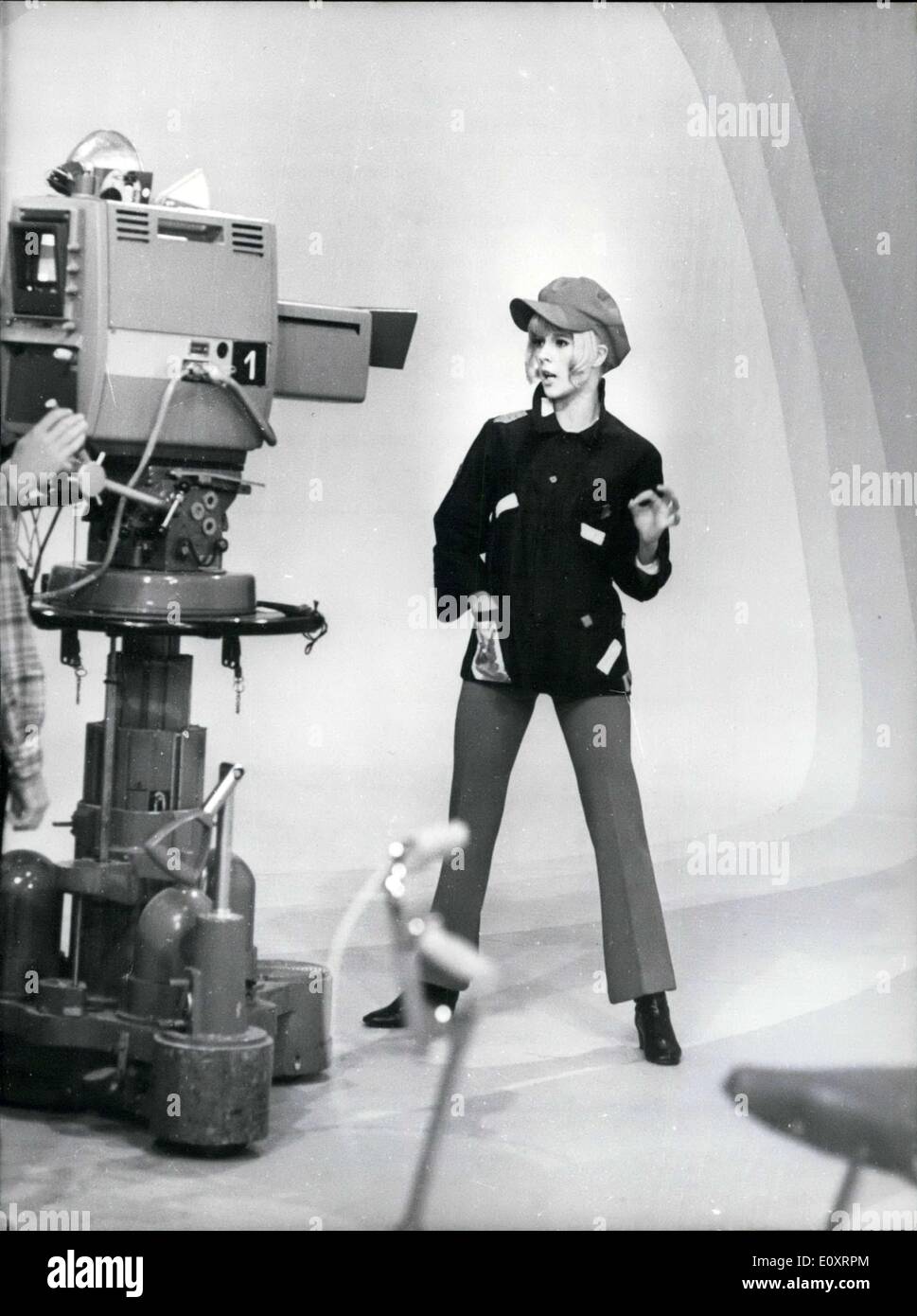 3. November 1967 - Sylvie Vartan Filme TV-Programm '' Dim-Dam-Dom'' in Buttes-Chaumont Studios.  UNS Stockfoto