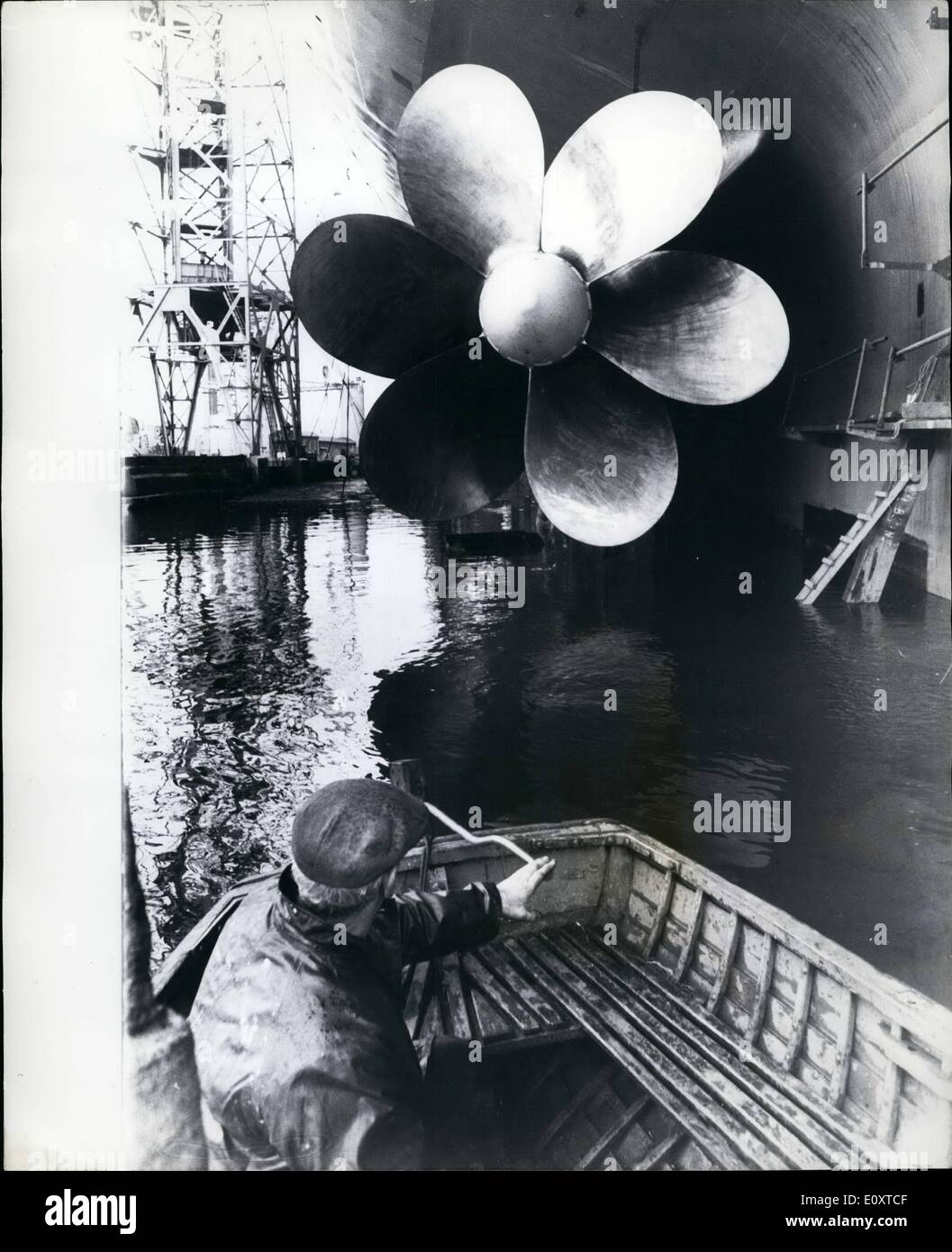 Sept. 09, 1967 - Q4 Liner bereit für den Start von Königin.: der £30 million Cunard Liner Q4 Liner wird von HM The Queen am 20. September bei John Brown Shipnard, Clydebank gestartet werden. Mehr als 30.000 Menschen, darunter auch Arbeitnehmer, die geholfen haben, das Schiff zu bauen wurden auf der Startschuss-Zeremonie eingeladen. Foto zeigt einen der sechs-Klinge Doppelschnecken, 19 ft. Durchmesser und einem Gewicht von über 30 Tonnen, abgebildet bei John Brown Werft gestern. Stockfoto