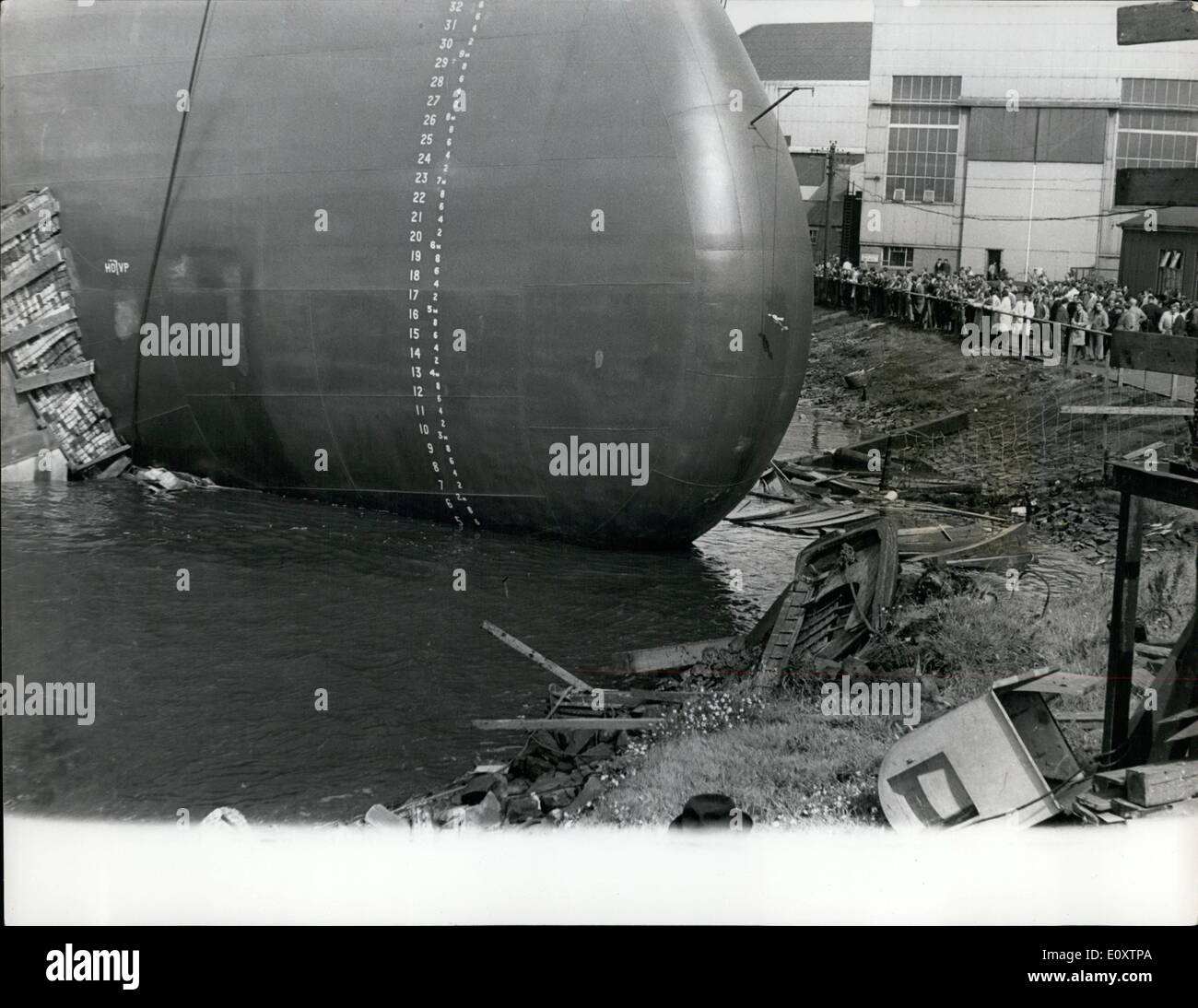 Sept. 09, 1967 - riesige Tanker Hits Bank während Start in Belfast: Die Millionen Shell Tanker Myrina, 191, 2540-Tonnen, größte sh Stockfoto