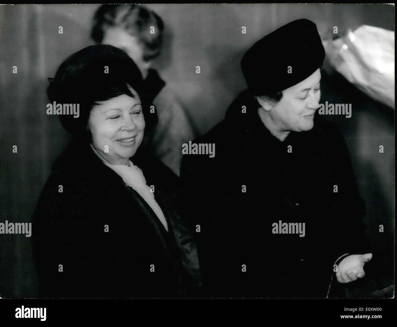 21. November 1967 - Presidential Ehefrauen: Mrs Soglo und Frau de Gaulle Stockfoto