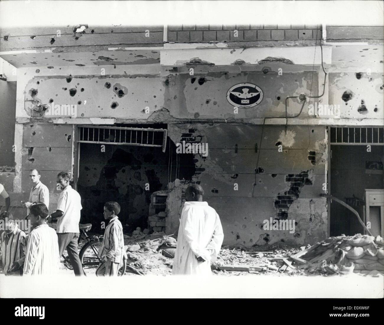Sept. 23, 1967 - ägyptischen Postamt durch israelische SHELL-Feuer beschädigt. Foto zeigt: Die Post auf Quantara am Suezkanal, durch israelische Schale-Feuer beschädigt. Ägypten behauptete, mit einen Artillerieschwall auf einen weiteren Angriff geantwortet haben, zerstören könnte, israelische Panzer und zwei gepanzerte Fahrzeuge, und ich viele Soldaten zu töten. Stockfoto