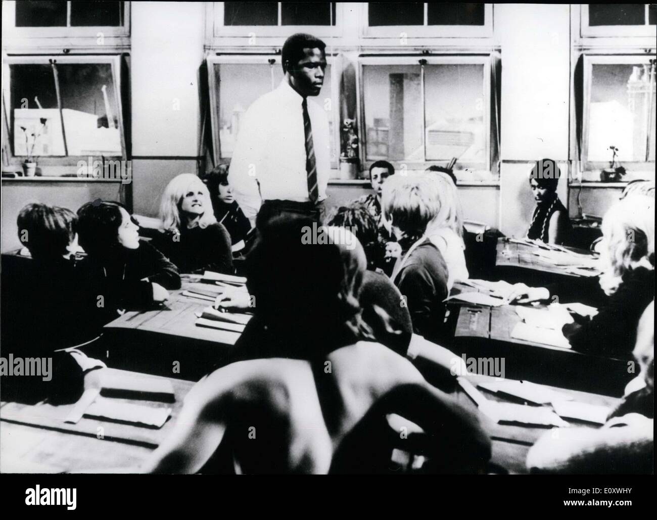 19. Dezember 1967 - wird Guyana Nachkomme hat Thackerey gegen seinen Lehren, weil er eine Position in seiner eigenen Tätigkeit in London nicht finden konnte. Er lehrt in der berüchtigten North Quay Secondary School im Londoner East End. Der Aufgabe der Bildung nimmt der undiszipliniert, wilden Teenager er in Kauf. Die große Sidney Poitier verkörpert diese Rolle in seinem neuen Film '' zu Sir with Love. Stockfoto